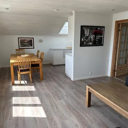 Husvik! Deilig Lite Hus Rett Ved Sjoen! Tonsberg
