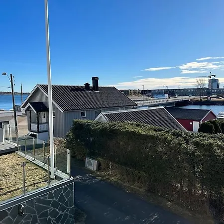 Husvik! Deilig Lite Hus Rett Ved Sjoen! 滕斯贝格