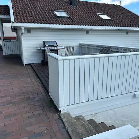Husvik! Deilig Lite Hus Rett Ved Sjoen! * 滕斯贝格