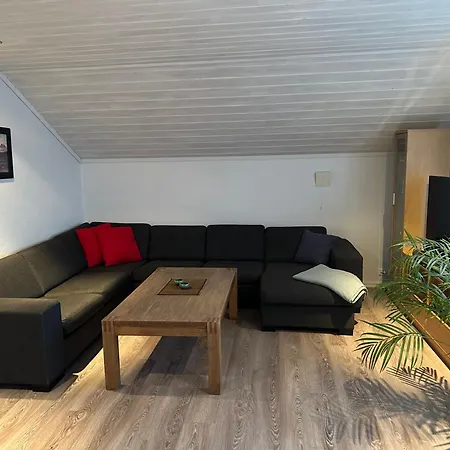 Husvik! Deilig Lite Hus Rett Ved Sjoen! Holiday home Tonsberg