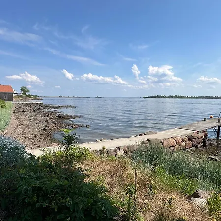Husvik! Deilig Lite Hus Rett Ved Sjoen! Holiday home Tonsberg