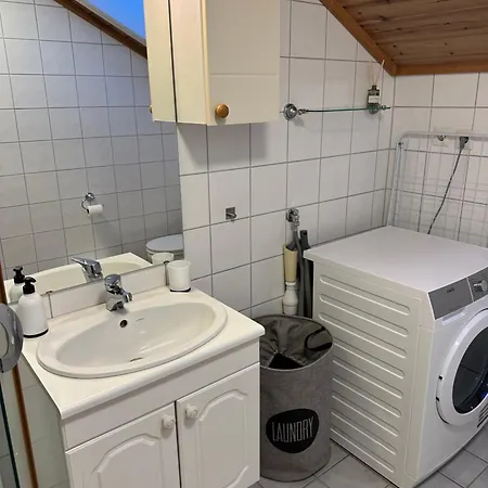 Husvik! Deilig Lite Hus Rett Ved Sjoen! * 滕斯贝格
