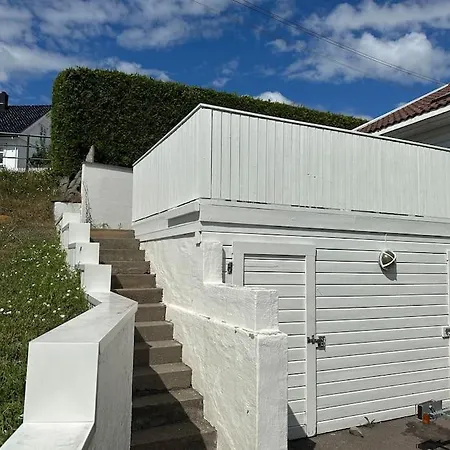 Husvik! Deilig Lite Hus Rett Ved Sjoen! Ferienhaus Tønsberg