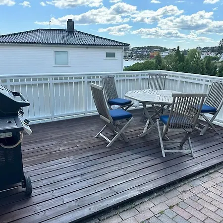 Husvik! Deilig Lite Hus Rett Ved Sjoen! Ferienhaus