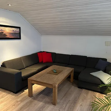 Husvik! Deilig Lite Hus Rett Ved Sjoen! Ferienhaus *