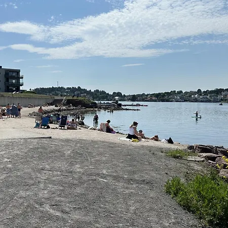 Husvik! Deilig Lite Hus Rett Ved Sjoen! Ferienhaus