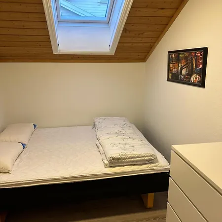 Ferienhaus Husvik! Deilig Lite Hus Rett Ved Sjoen!